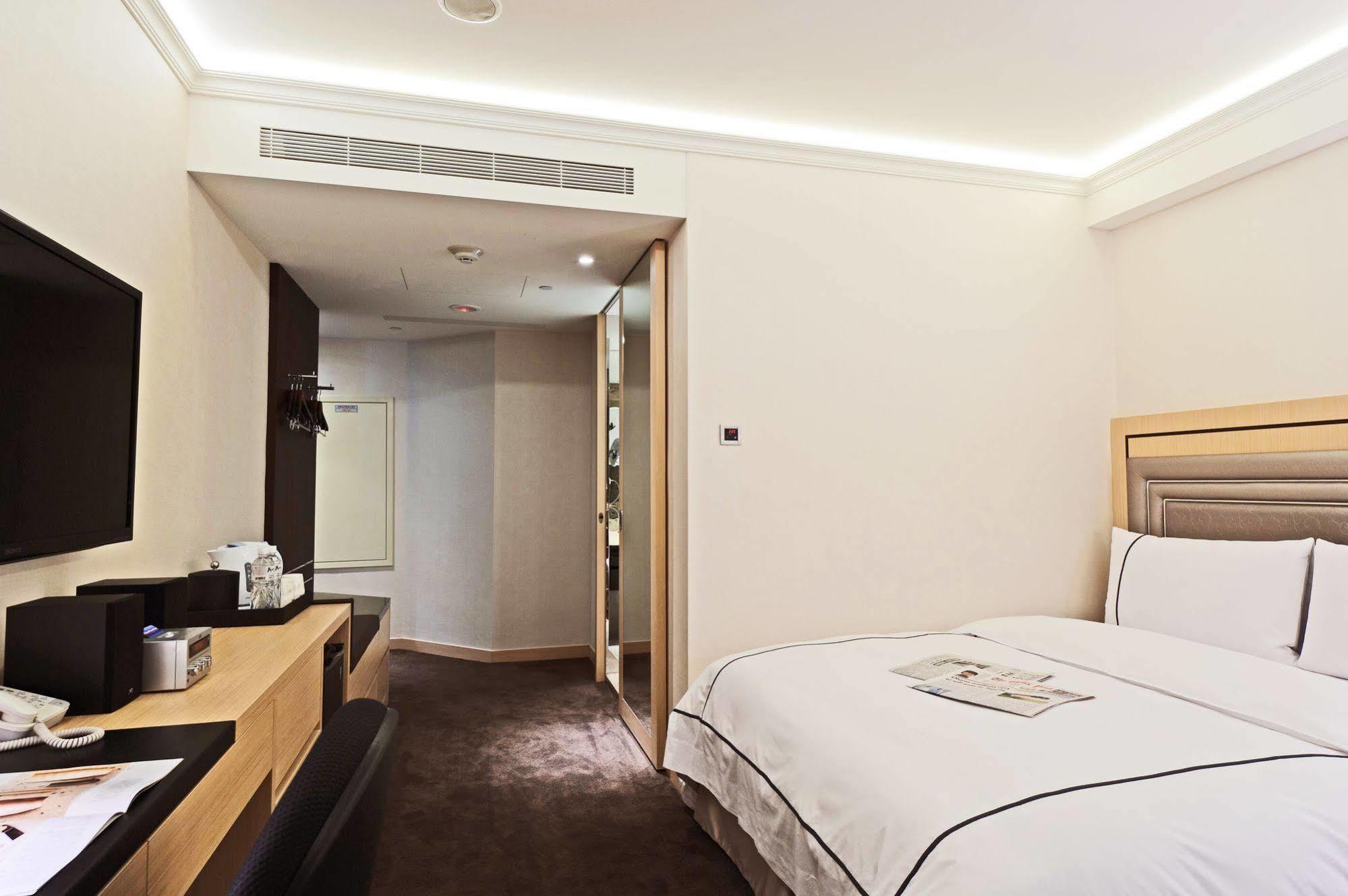 Khách sạn K Songjiang 4*